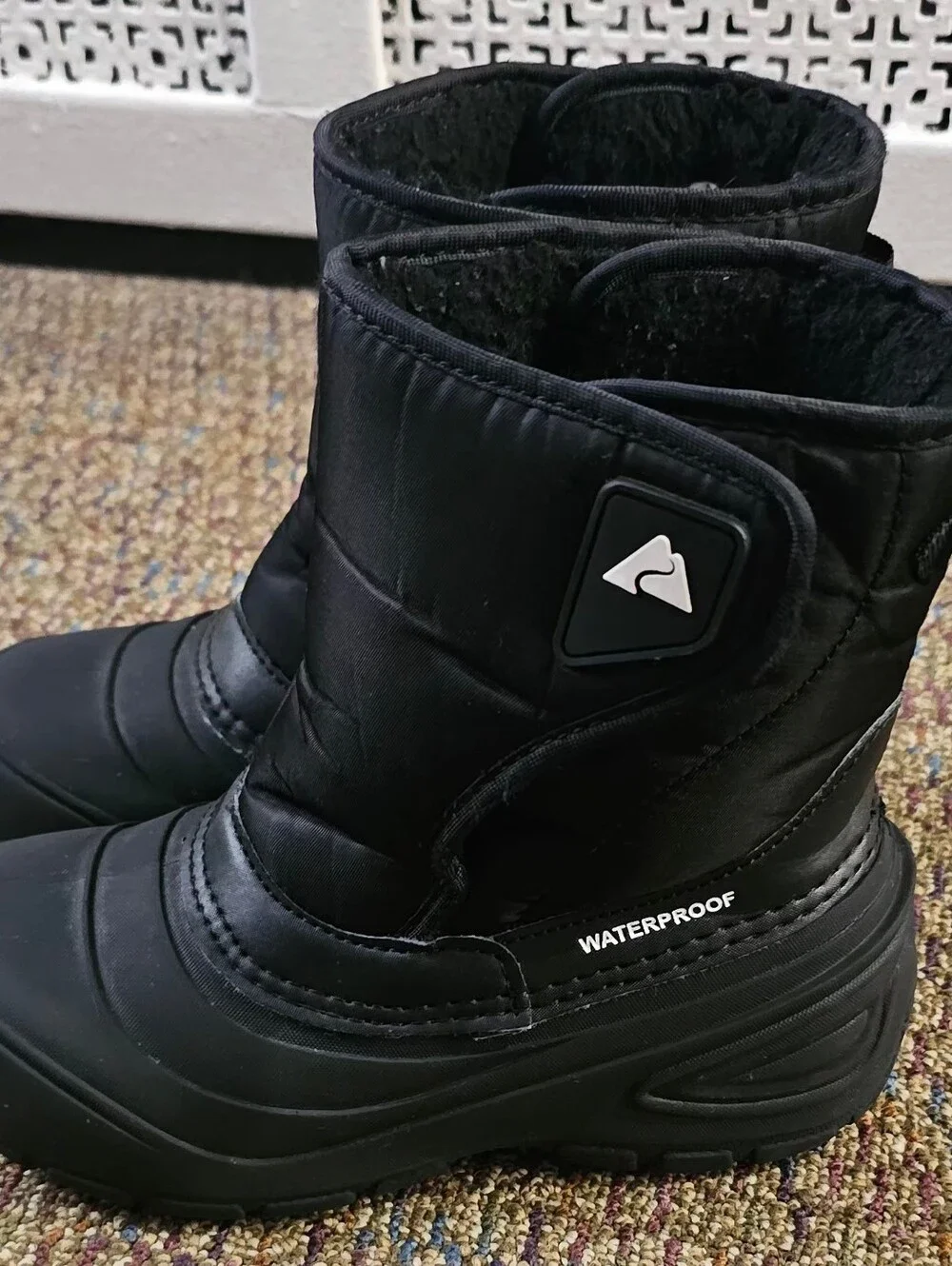 ​Ozark Trail Boys Black Waterproof Winter Snow Boots - Size 1 (Minor Flaw)